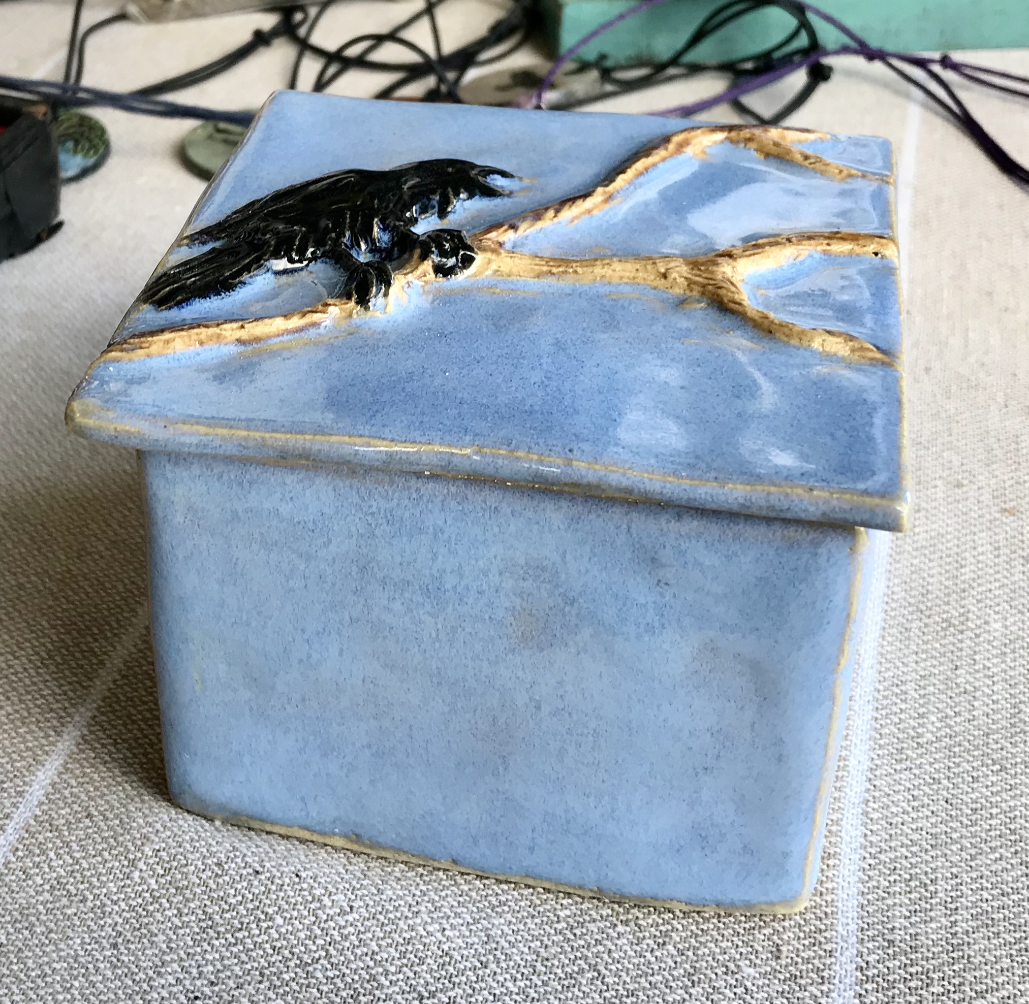 Medium Raven Box, Style 1
